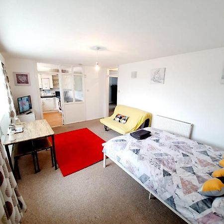 Rayleigh Town Centre 2 Bedroom Apartment מראה חיצוני תמונה