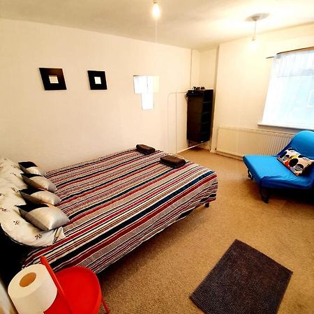 Rayleigh Town Centre 2 Bedroom Apartment מראה חיצוני תמונה