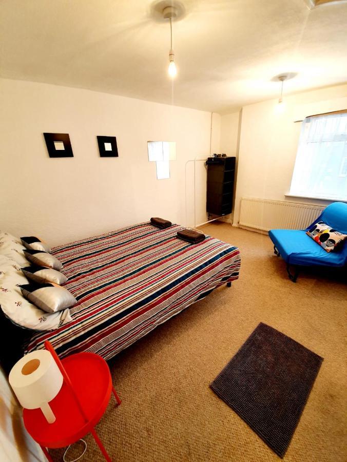 Rayleigh Town Centre 2 Bedroom Apartment מראה חיצוני תמונה